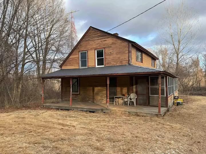 1907: A Rustic Homestead Full of Stories